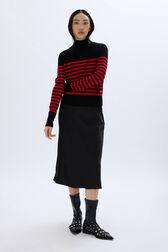 Turtleneck woolen sweater Black/red front worn view