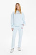 Sweat à capuche oversize multicolore signature femme Baby blue vue portée de face
