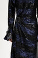 Robe longue dos nu en sequins rayés Silver/navy vue de détail 2