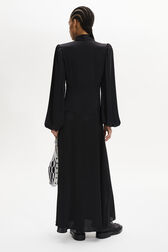 Robe longue en satin col lavalière Noir vue portée de dos