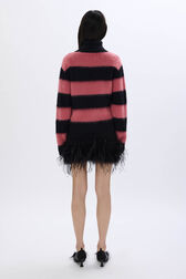 Pull rayé brossé en laine melangé Rayures noir/rose vue portée de dos