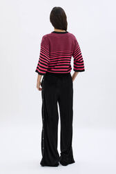 Pull court rayé à manches courtes Rayures noir/rose vue portée de dos