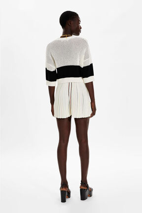 Short plissé rayé multicolore femme Ecru vue portée de dos