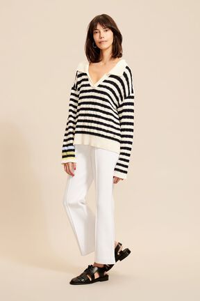 Pull vareuse col V femme Raye noir/bleu vue portée de face