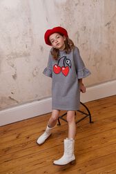 Robe courte fille motif cerise Gris vue portée de face