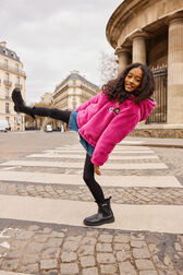 Manteau réversible à capuche Fuchsia vue portée de face