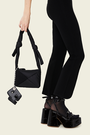Sac caméra Demi-Pull mini en nylon Noir vue portée de face