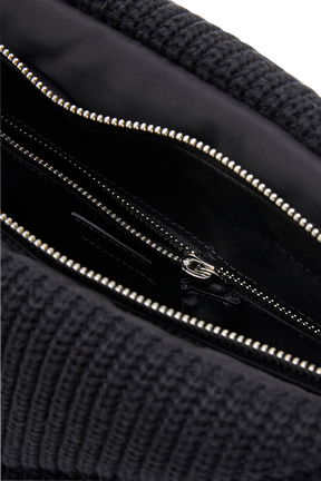 Camera Demi-Pull medium knit bag Black details view 2