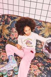 Jogging à broderie fille motif bouche Rose vue portée de face