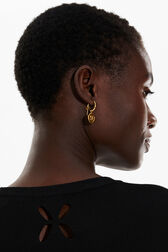 Golden Medals Clover earrings Gold front worn view