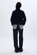 Pull oversize col montant Navy vue portée de dos