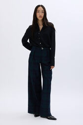 Crepe shirt Black front worn view