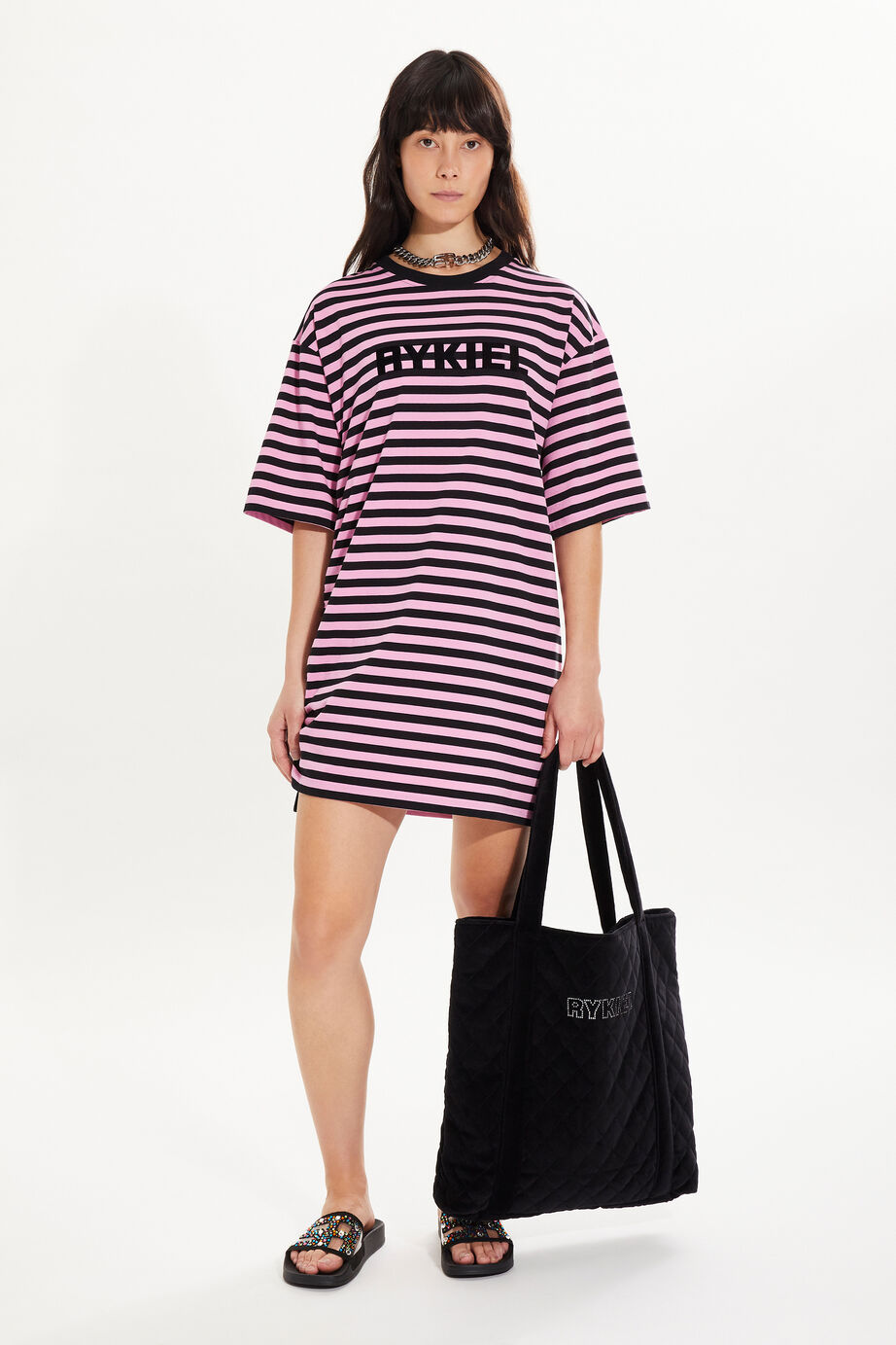 Haute résolution de - Robe rayée col rond manches courtes Rose/noir vue portée de face Haute résolution de - Robe rayée col rond manches courtes Rose/noir vue portée de face