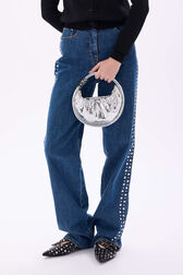 Sac Domino mini en cuir métal effet croco Argent vue portée de dos