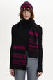Echarpe longue maille motif Fair Isle Fuchsia vue portée de face