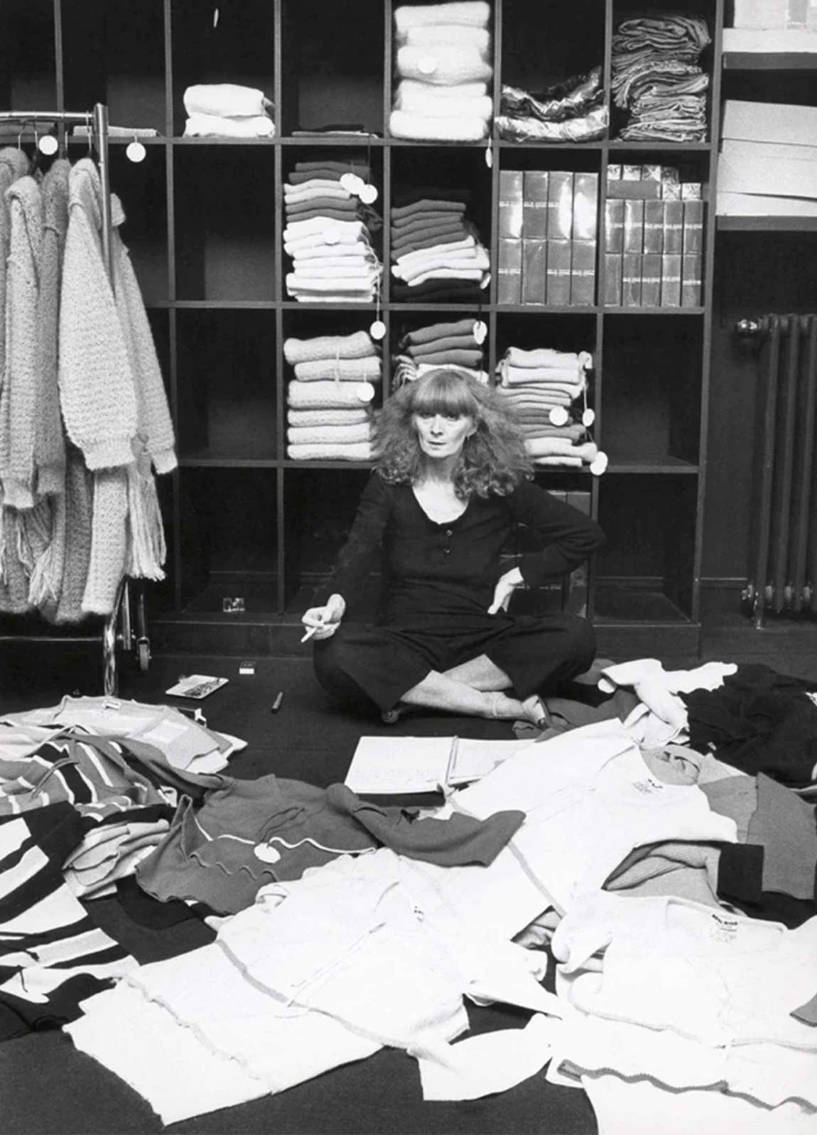 La créatrice de mode Sonia Rykiel dans une de ses boutiques La créatrice de mode Sonia Rykiel dans une de ses boutiques