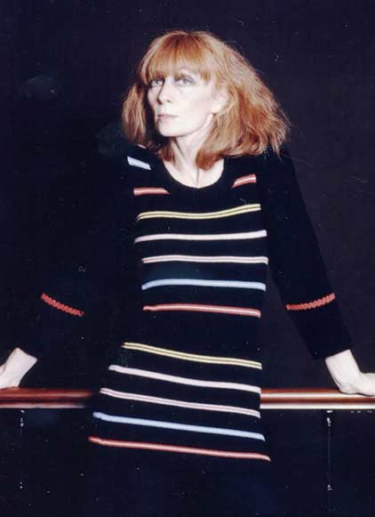 Sonia Rykiel portant un pull rayé multicolore femme Sonia Rykiel portant un pull rayé multicolore femme
