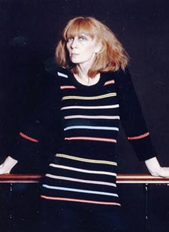 Sonia Rykiel portant un pull rayé multicolore femme Sonia Rykiel portant un pull rayé multicolore femme