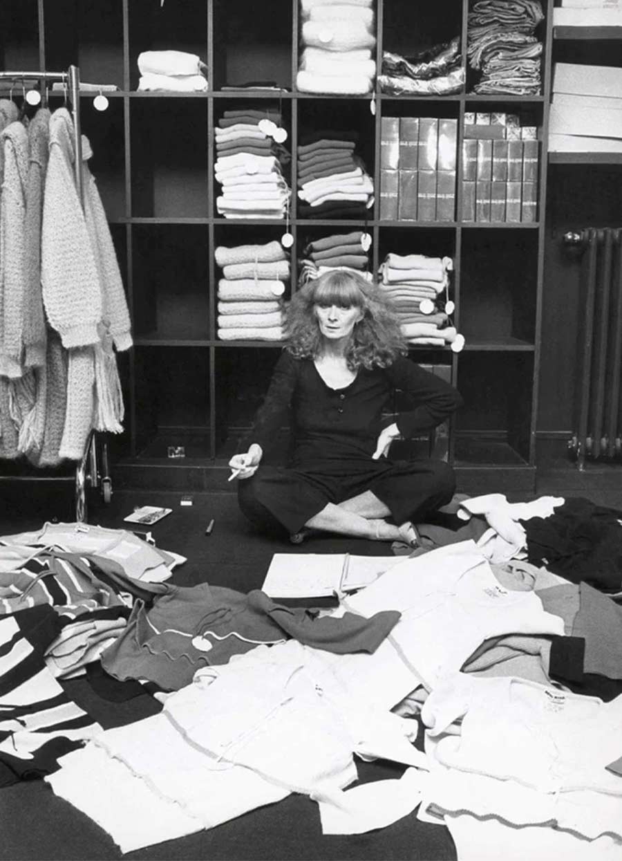La créatrice de mode Sonia Rykiel dans une de ses boutiques La créatrice de mode Sonia Rykiel dans une de ses boutiques