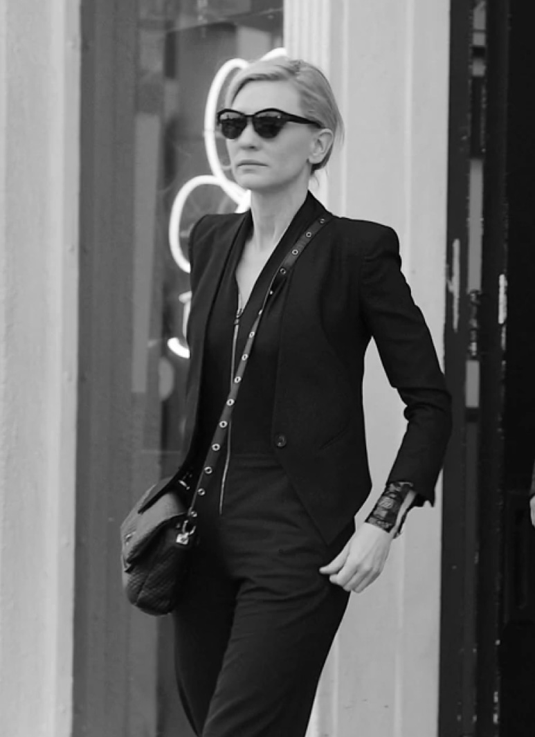 Cate Blanchett portant un sac en cuir femme