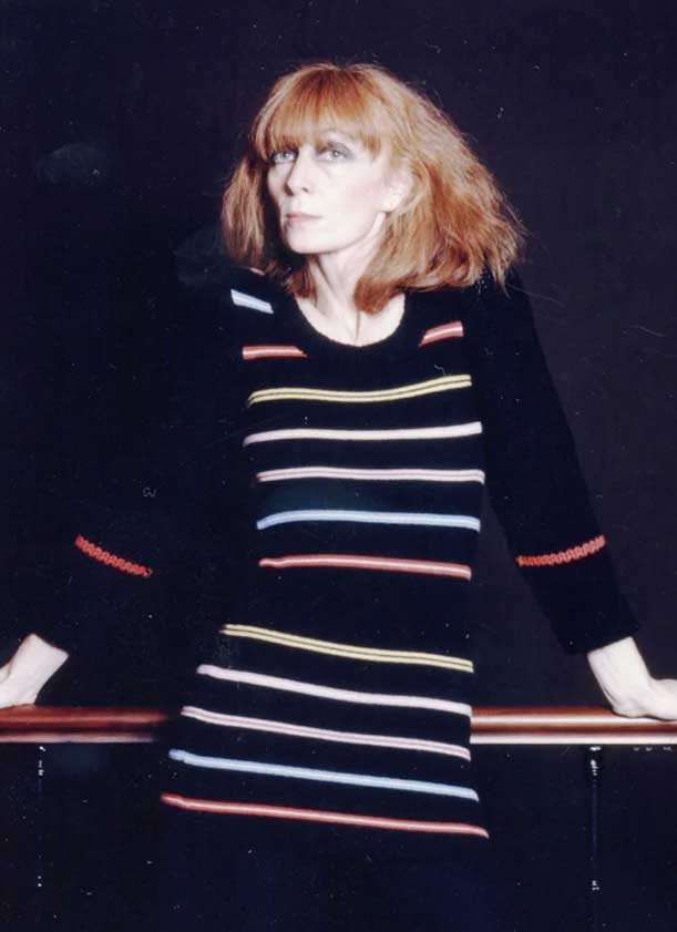 Sonia Rykiel portant un pull rayé multicolore femme Sonia Rykiel portant un pull rayé multicolore femme