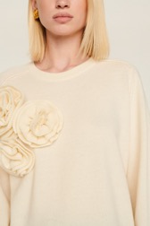 Women Maille - Women Wool Flowers Sweater, Ecru details view 2