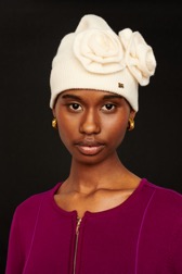 Femme Maille - Bonnet laine fleur en relief femme, Ecru vue portée de face